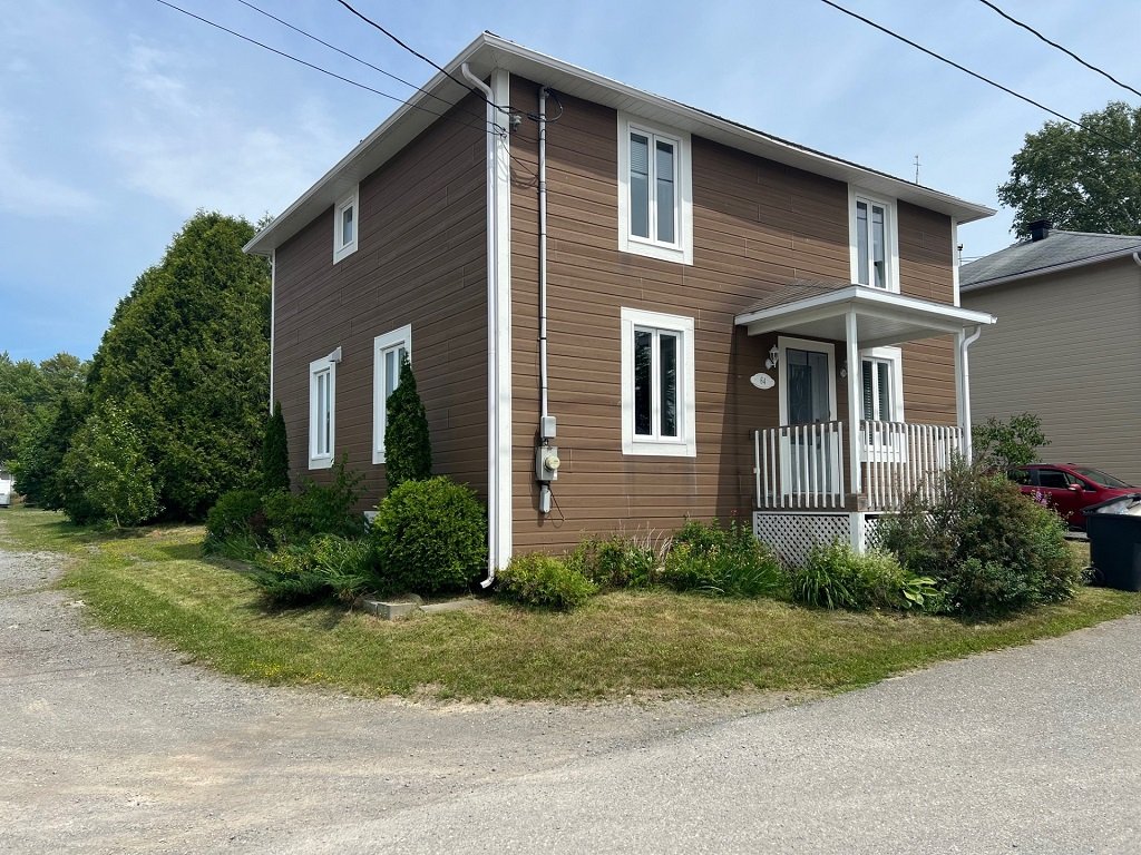 Two or more storey for sale, Saint-Mathieu-de-Rioux