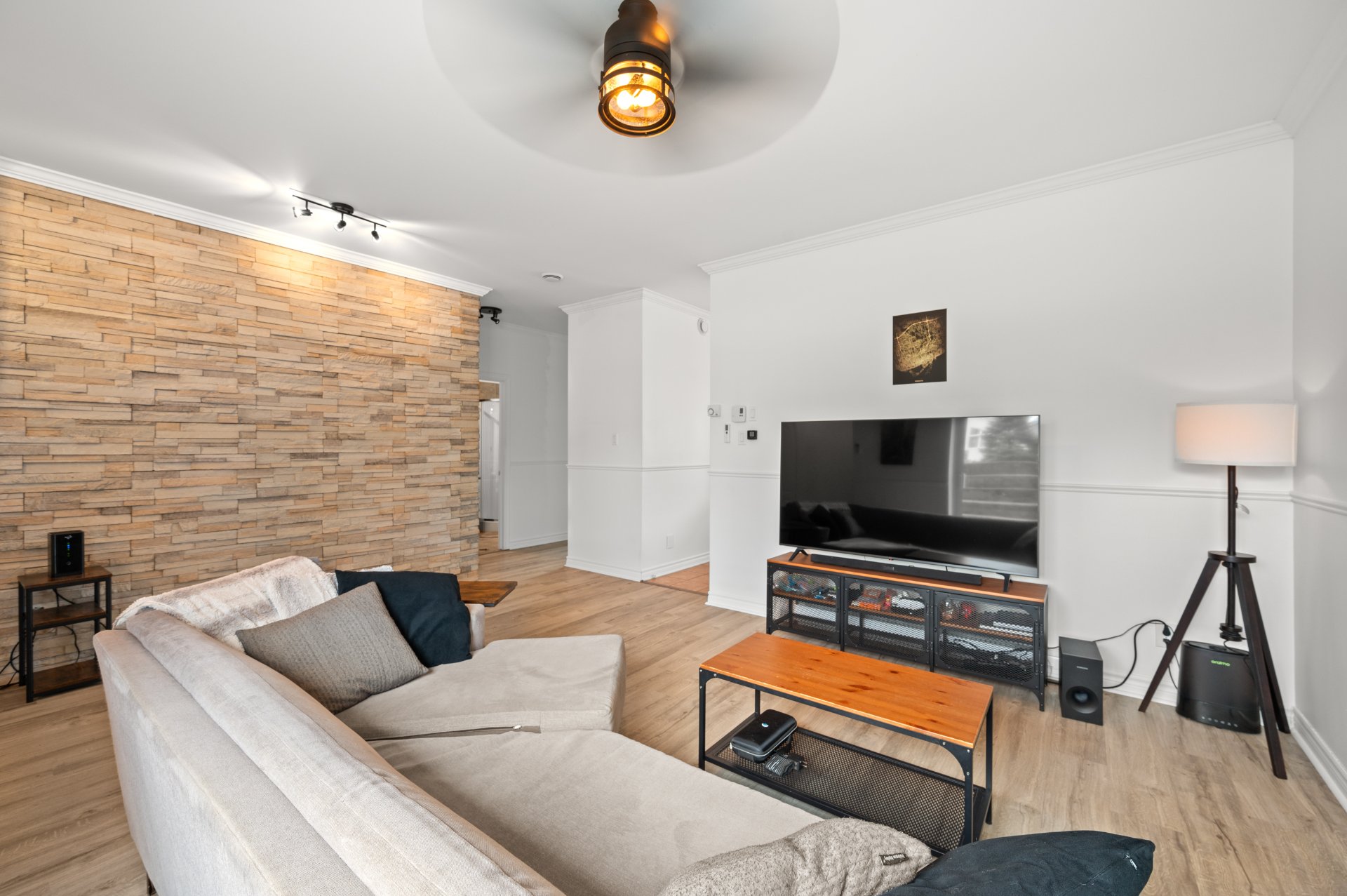 1633 Mtée Ste-Therese — photo 3