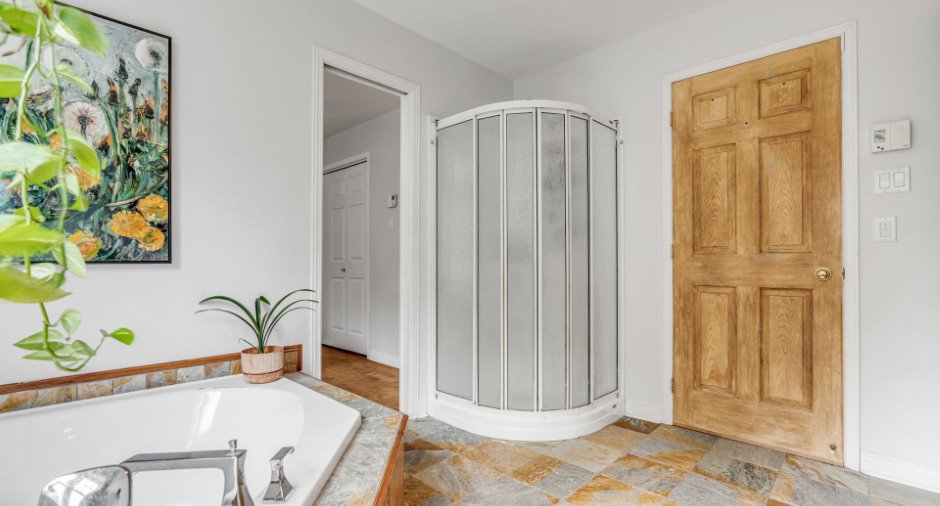 Salle de bains attenante à la CCP