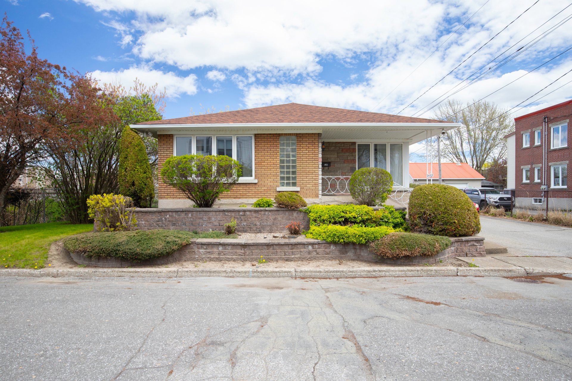 1400 Av. De La Bruère — photo 1