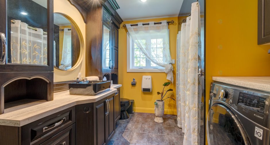 Ensuite bathroom
