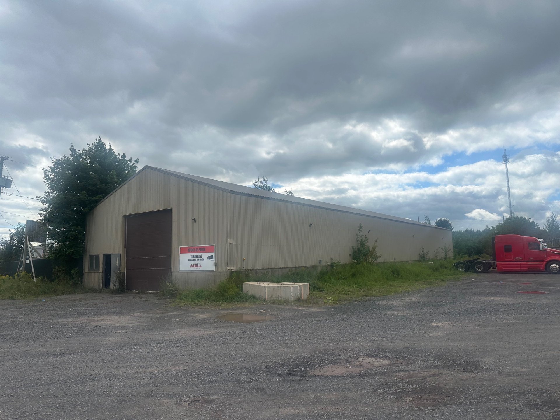 Bâtisse commerciale/Bureau à vendre, Saint-Apollinaire