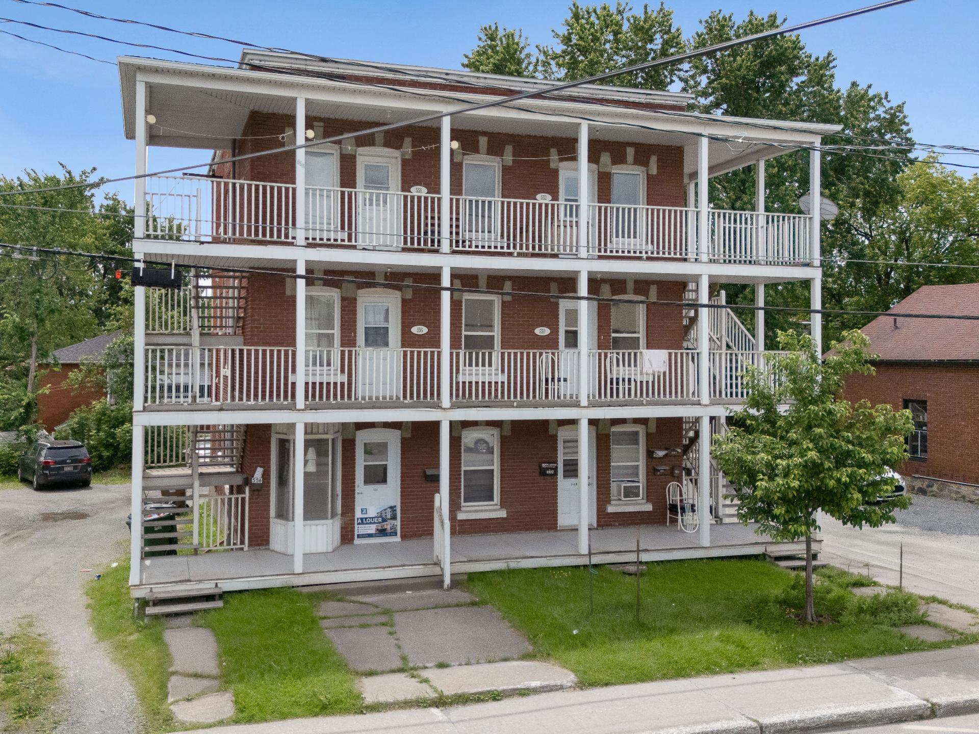 548-558 Rue King E. — photo 1