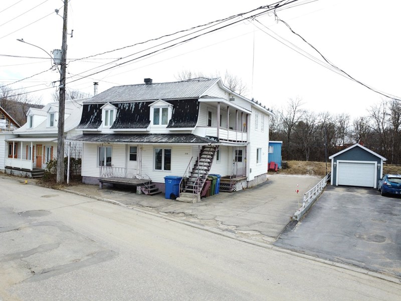 Triplex à vendre à Baie-Saint-Paul — 106 - 110, Rue St-Joseph