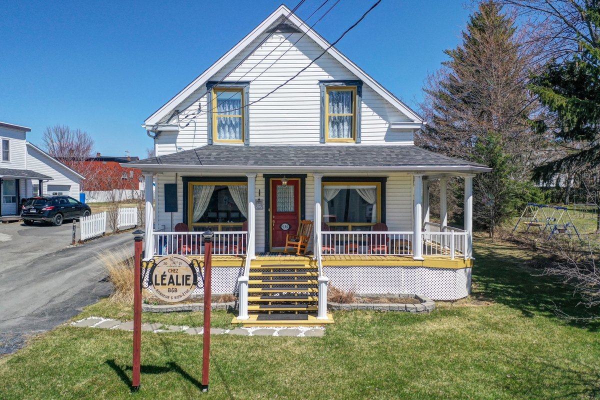 536 Av. Champlain — photo 1