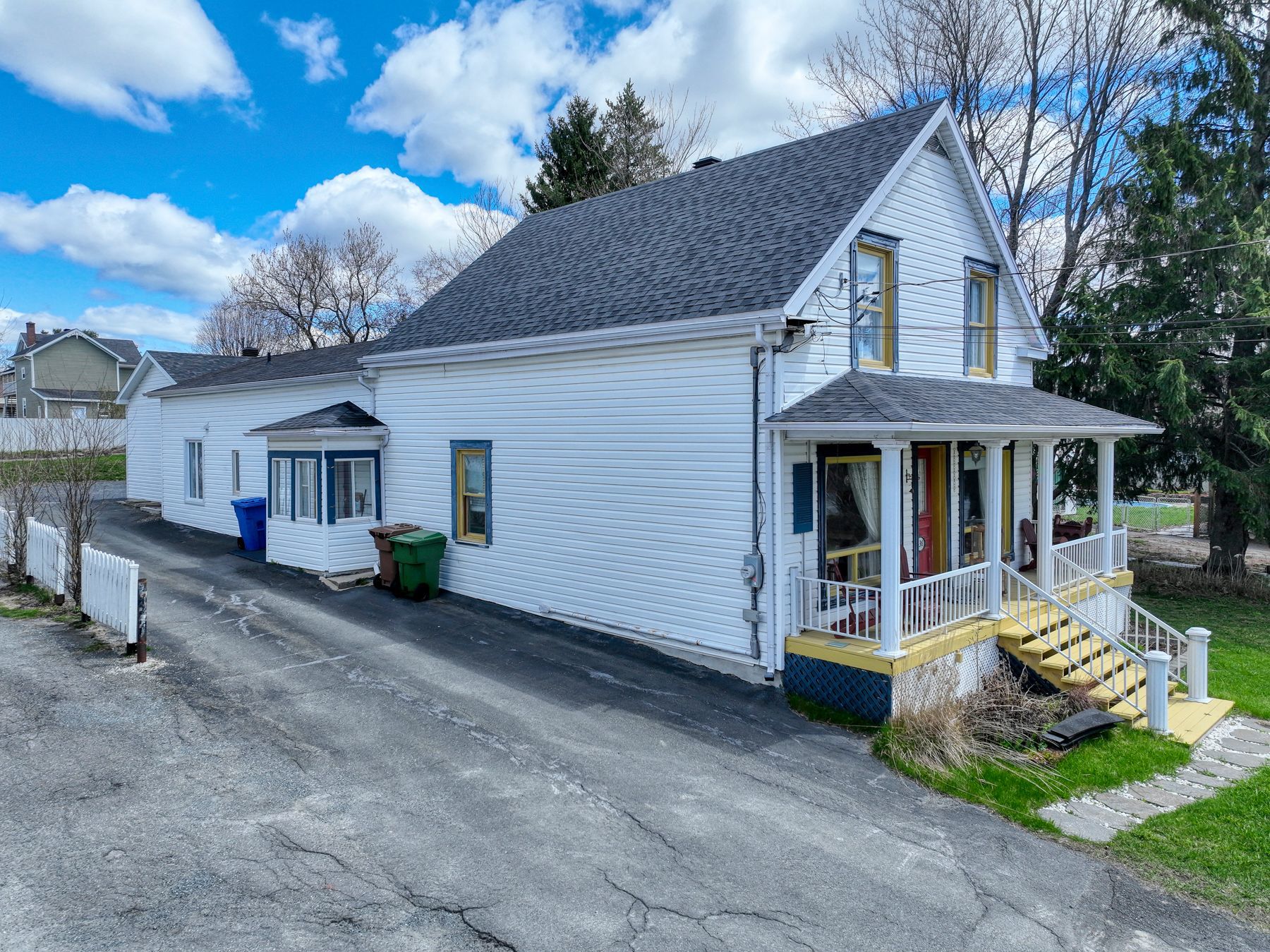 536 Av. Champlain — photo 2