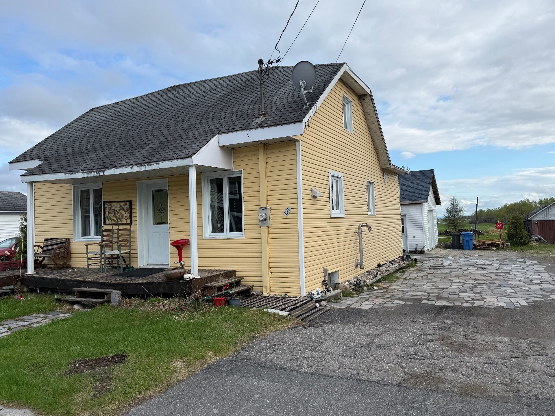 1545 1re Avenue O. — photo 2