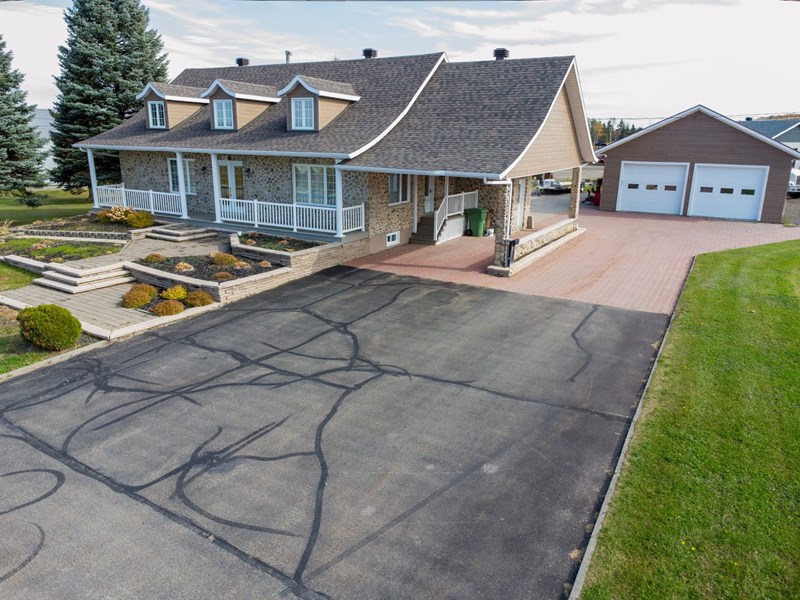 Maison à vendre à Saint-Hilarion — 374, Route 138