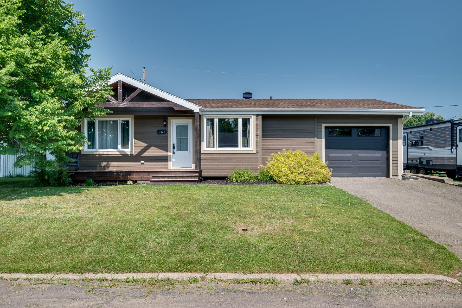 765 Rue St-Joseph — photo 2