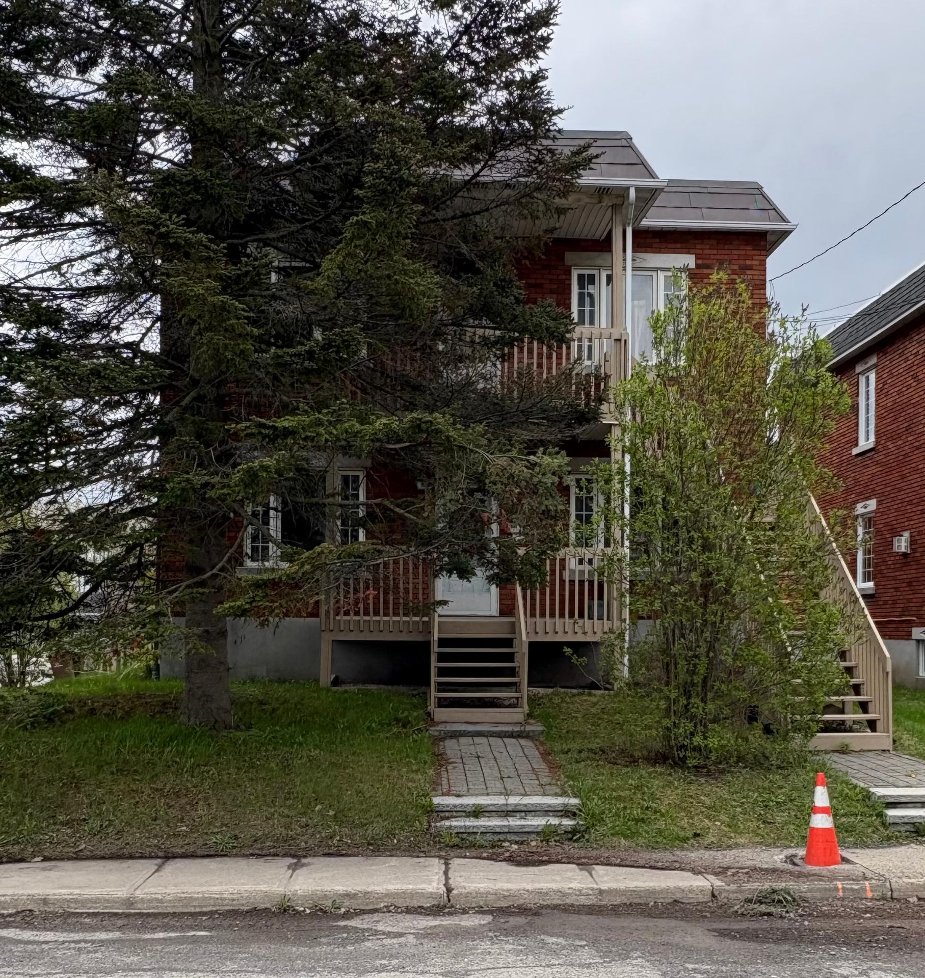 345-347 Rue Pierre-Le Moyne — photo 2