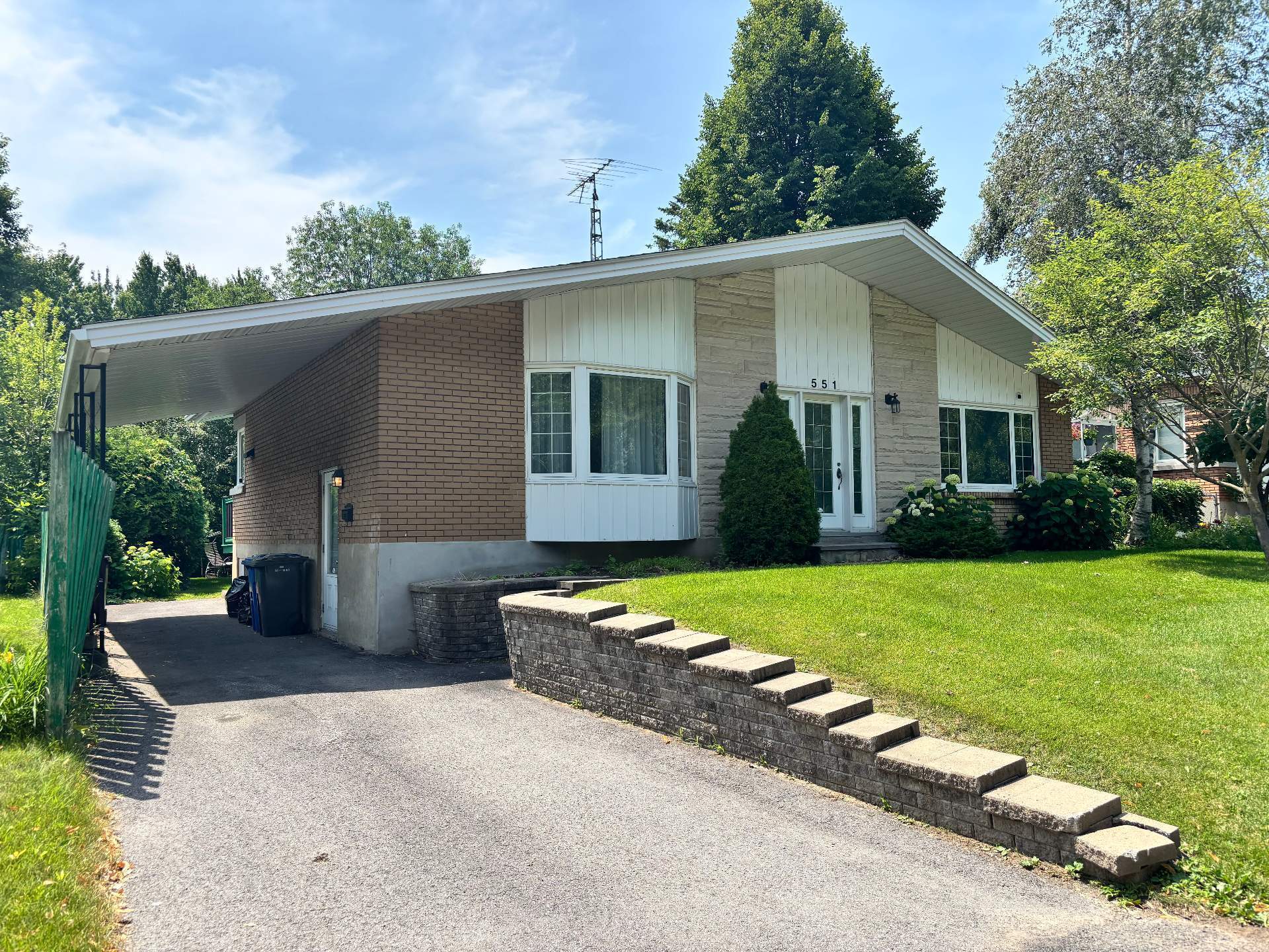 551 Boul. Ste-Anne — photo 1