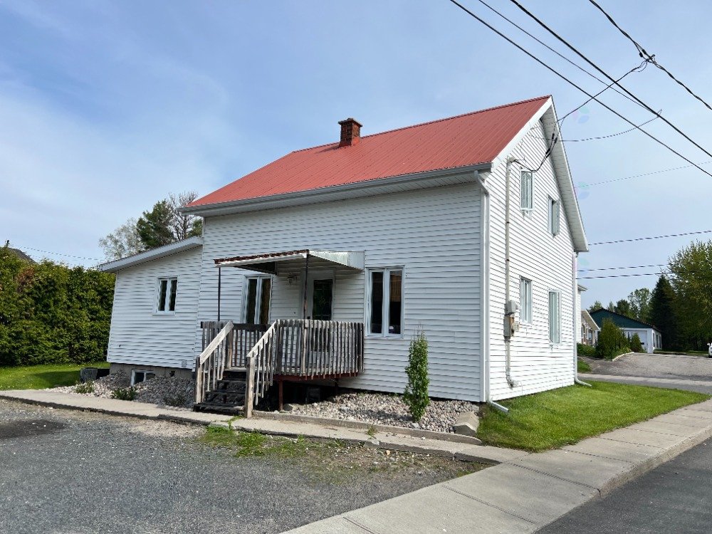 2855 2e Avenue O. — photo 3