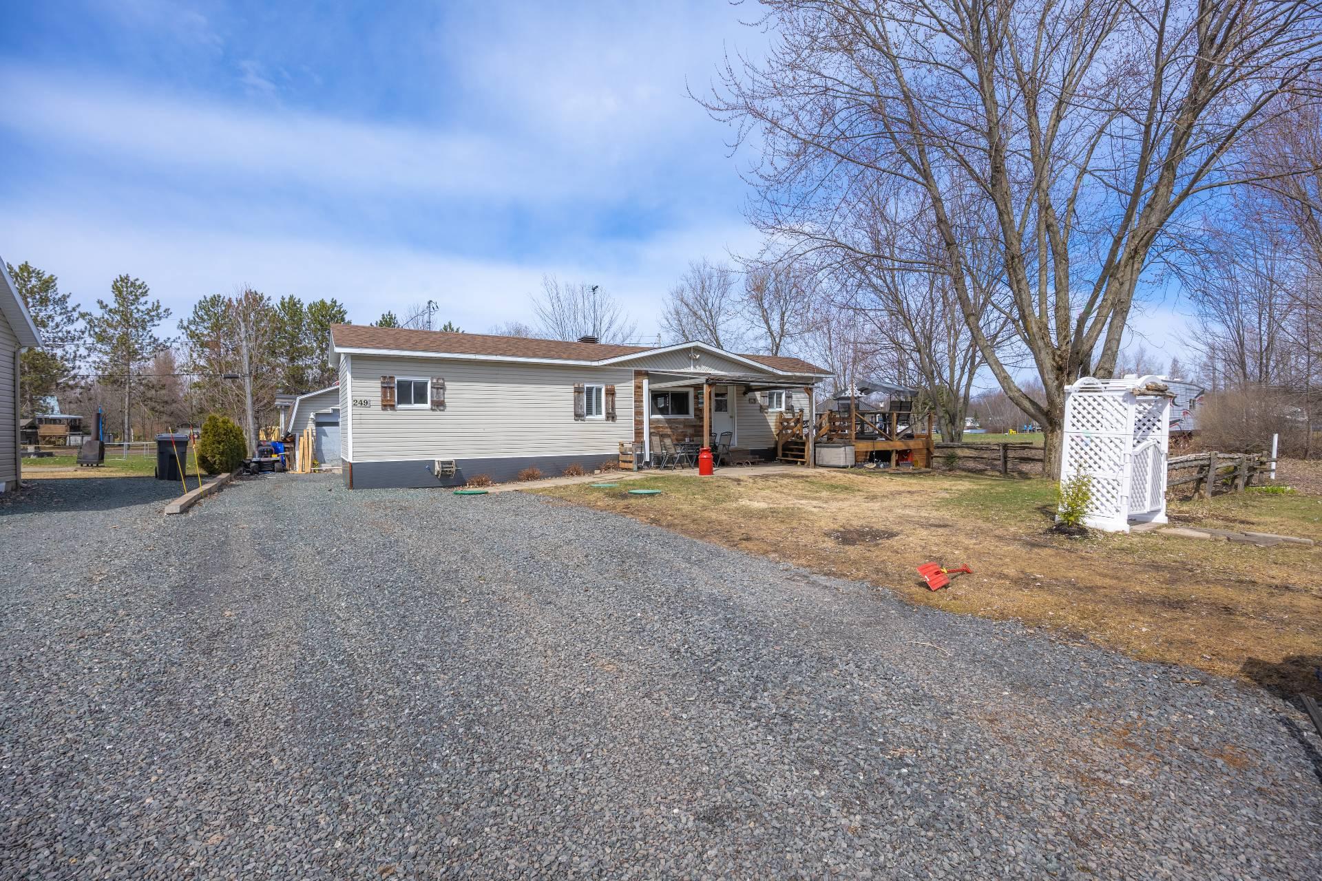 249 16e avenue du Lac — photo 1
