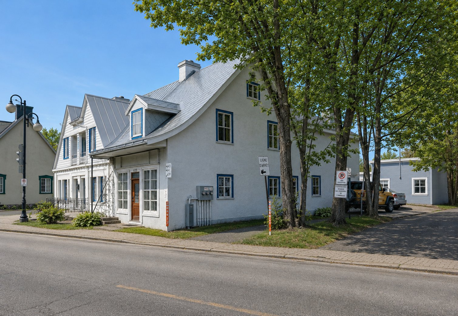 639-643 Av. Royale — photo 1