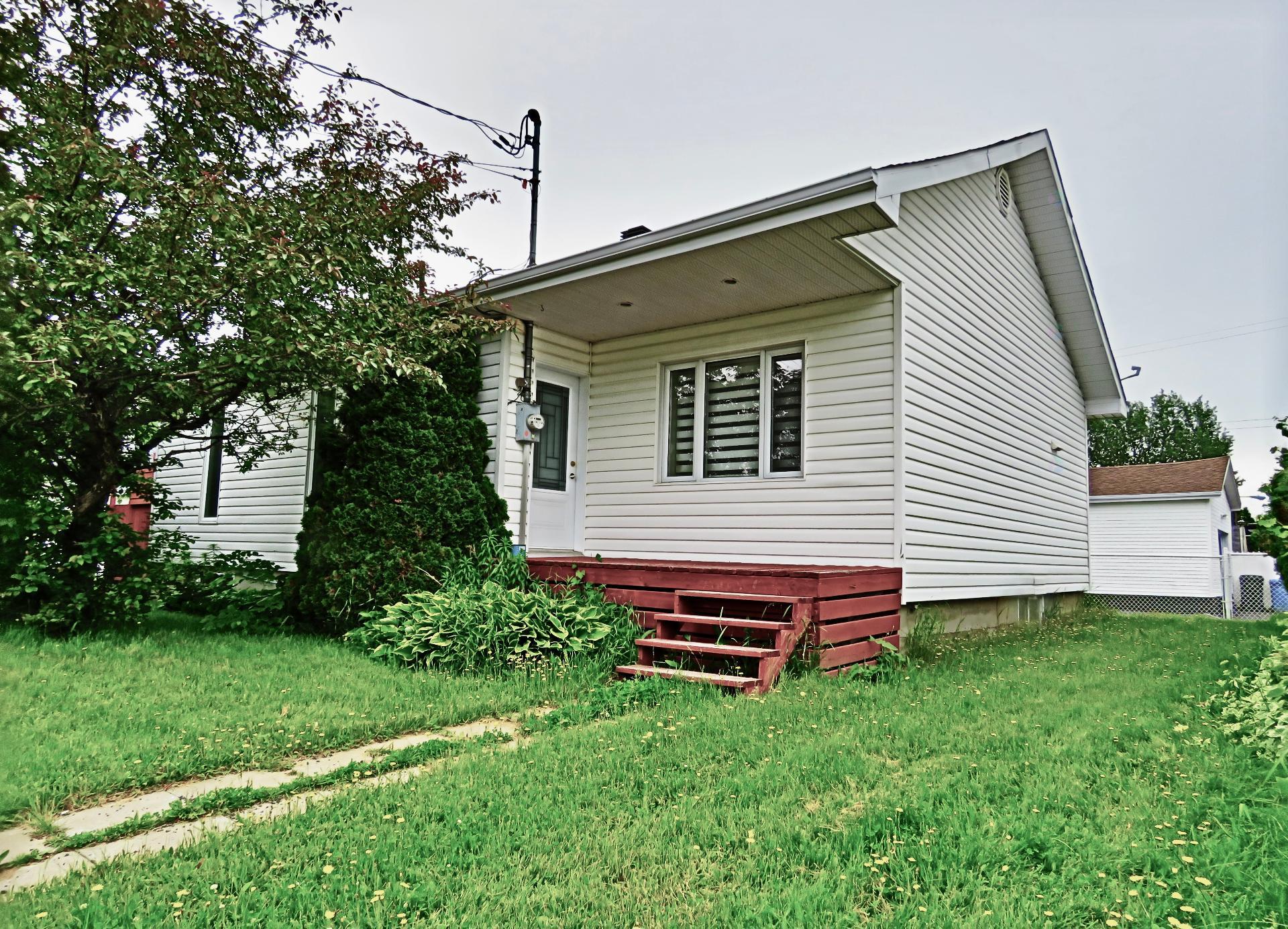 581 Av. Thivierge — photo 1