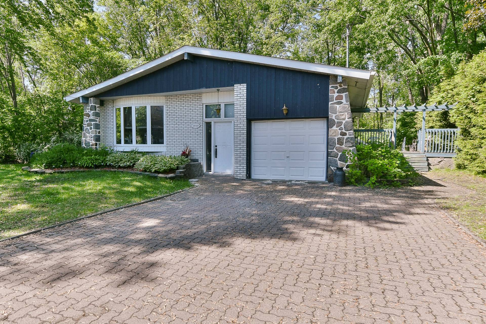 1010 38e Avenue — photo 1