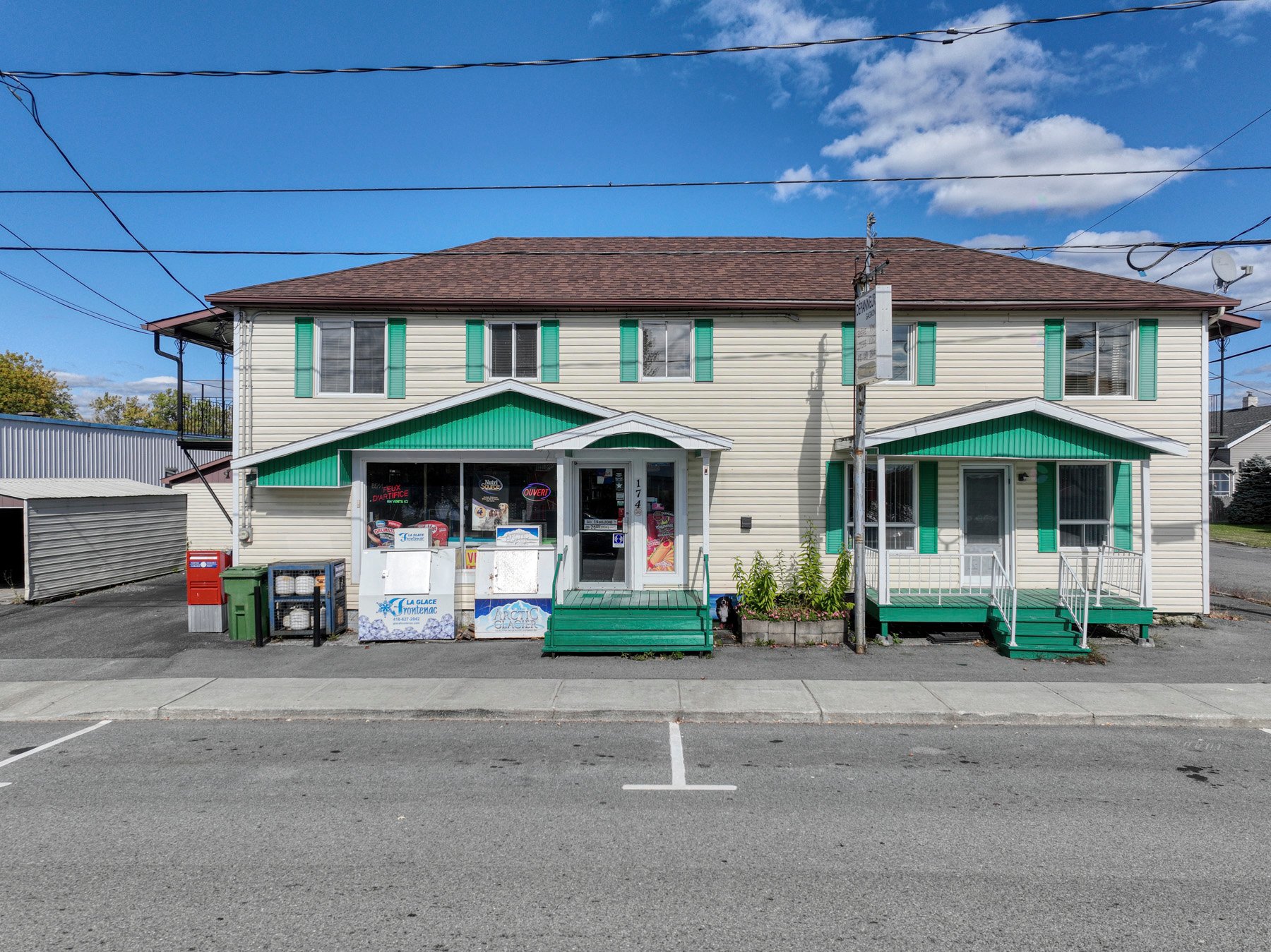 172-174 Av. Champlain — photo 1