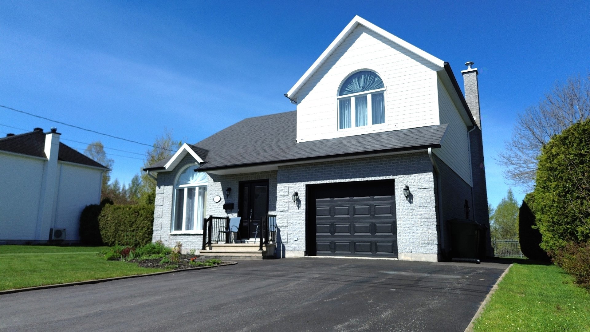 106 Av. du Coteau — photo 1