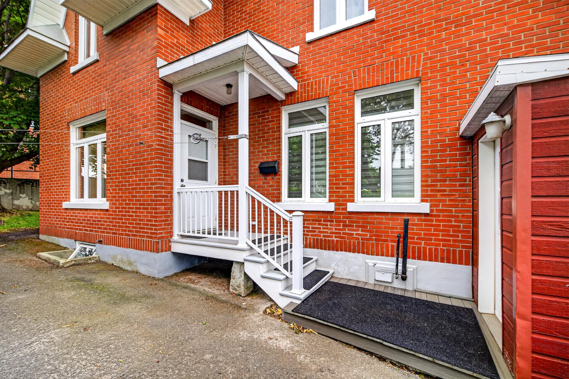 75 Rue St-Elzéar — photo 3
