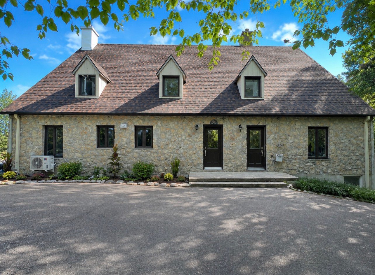 242 Rue des Bruyères — photo 1