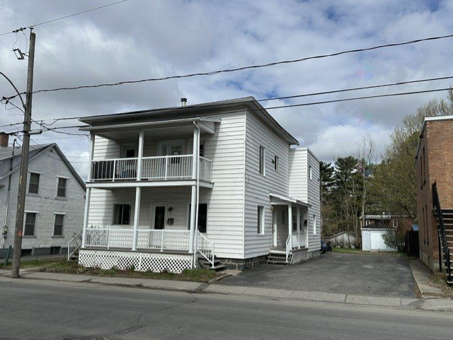 Revenue property for sale, Victoriaville