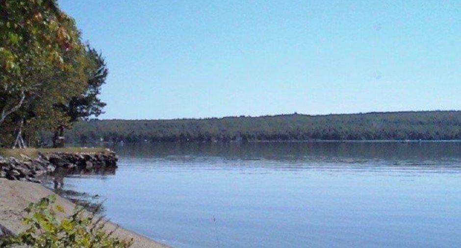 Accès au plan d'eau