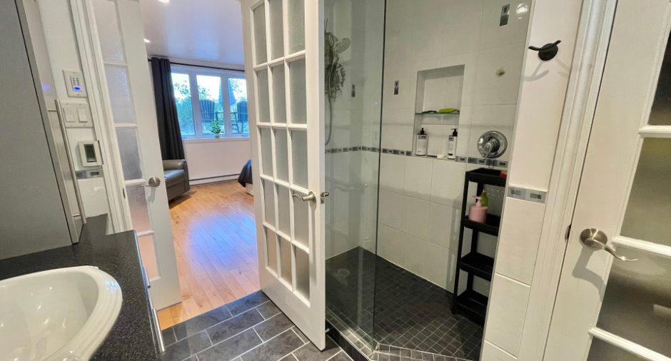 Ensuite bathroom