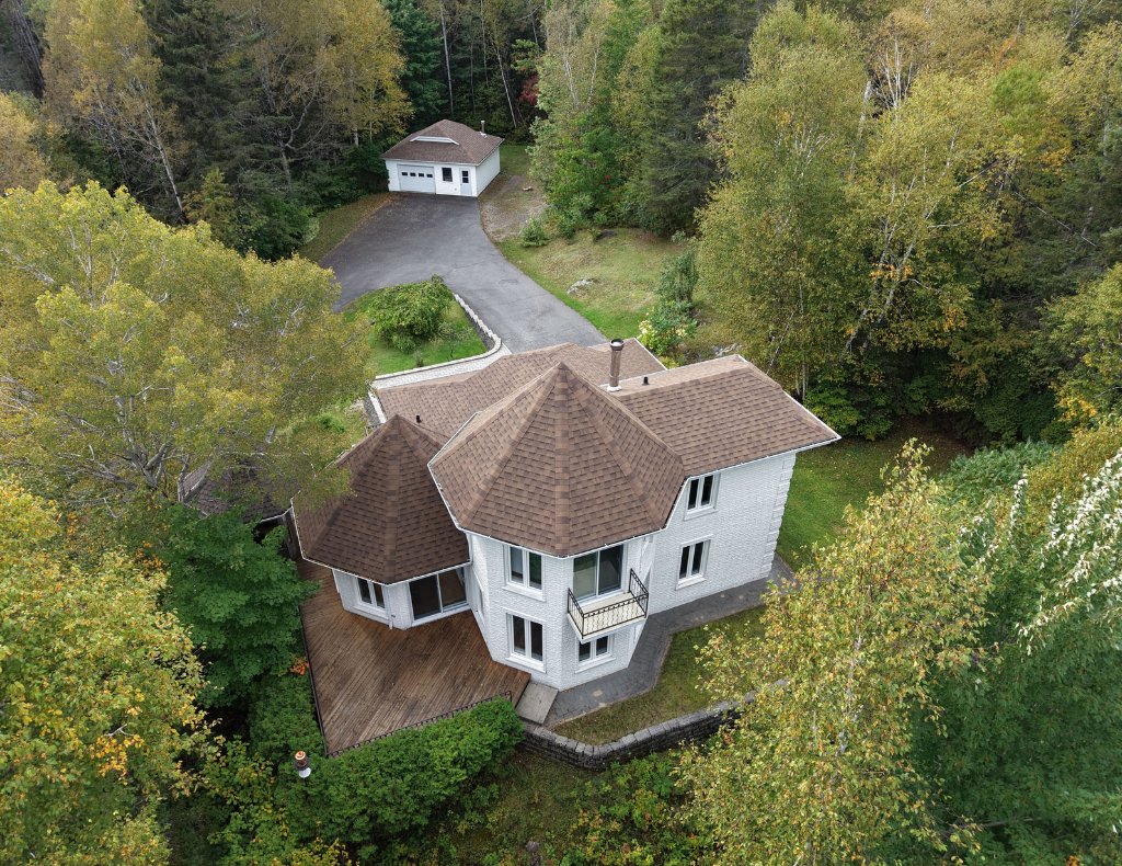 2610 Ch. de la Montagne — photo 1