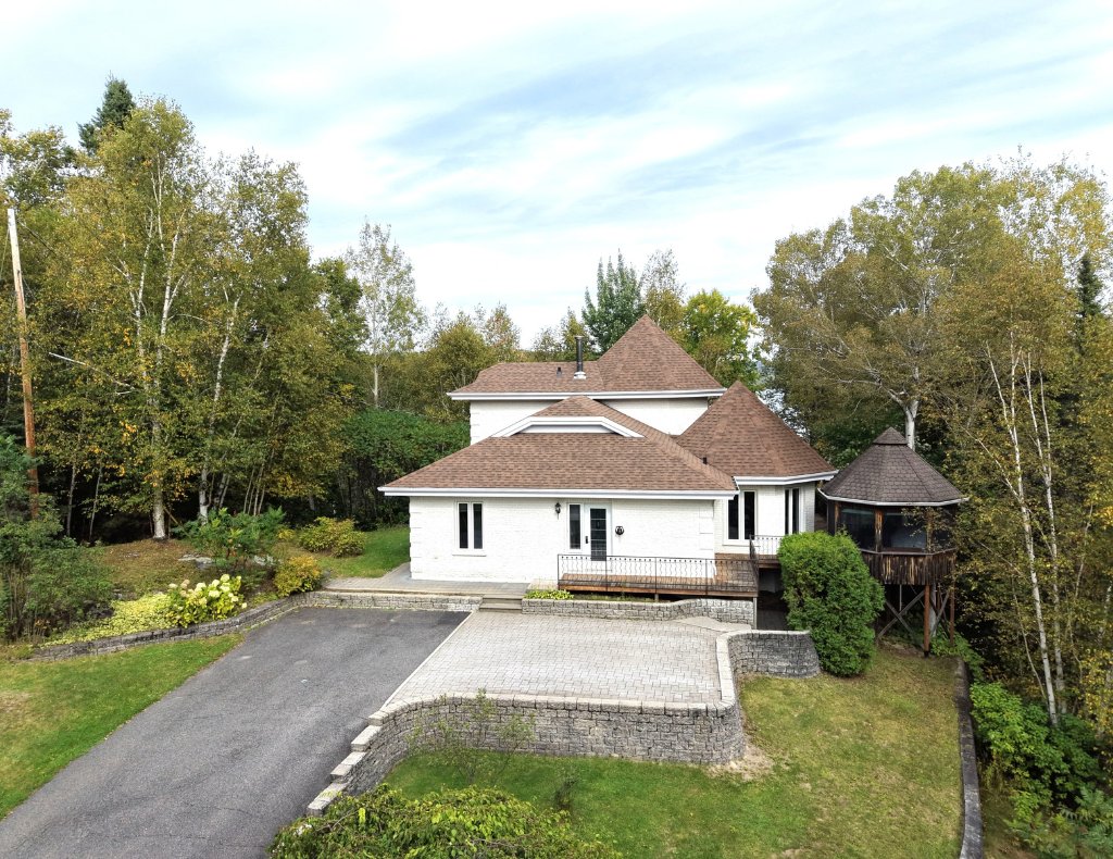 2610 Ch. de la Montagne — photo 3