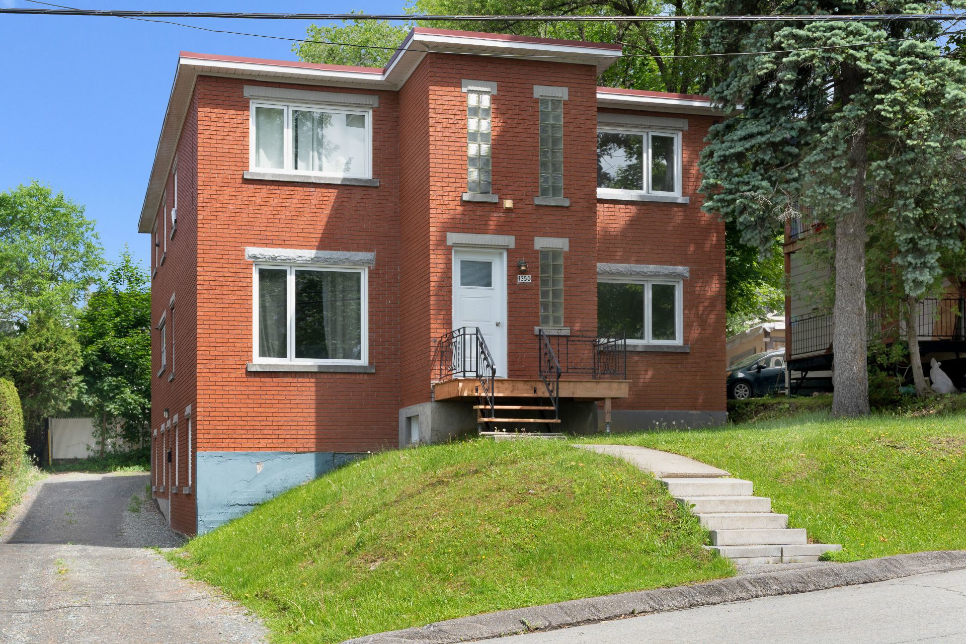 1350 Rue Cabana — photo 1