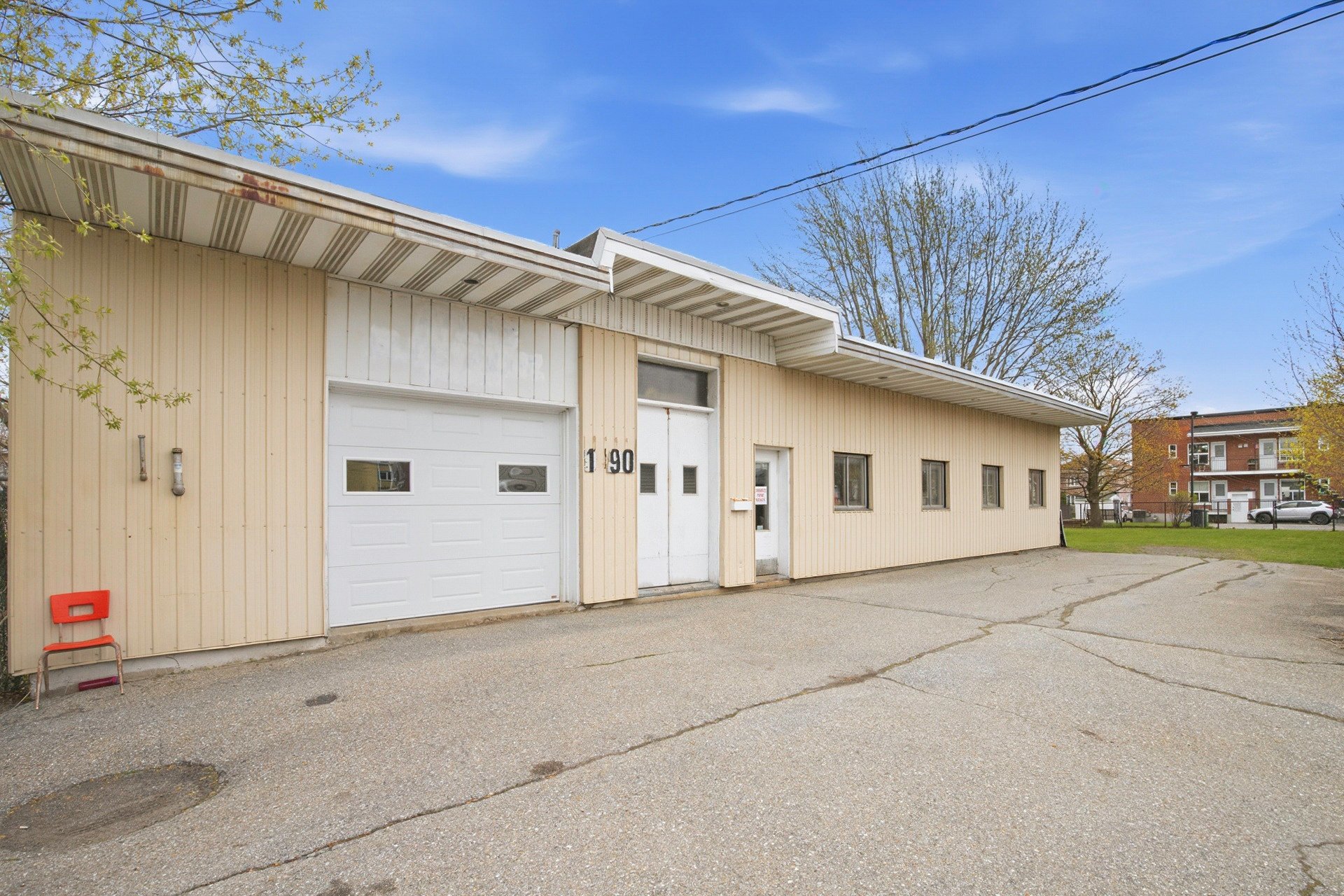 1390 Av. De La Bruère — photo 1