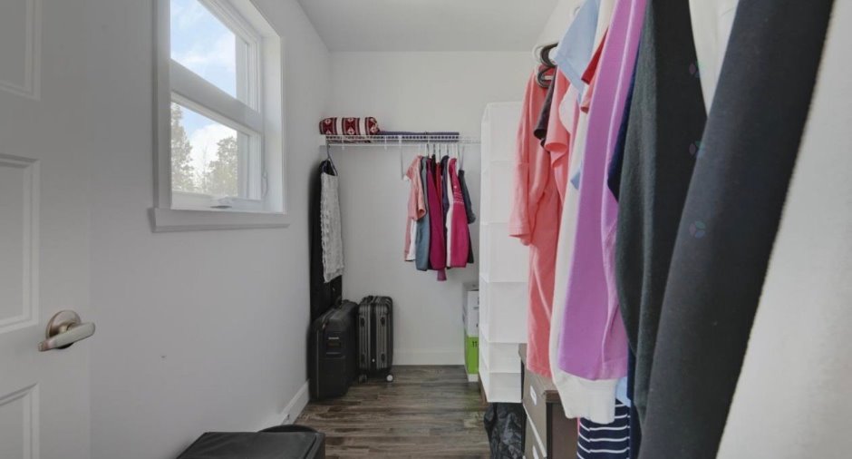 Walk-in closet