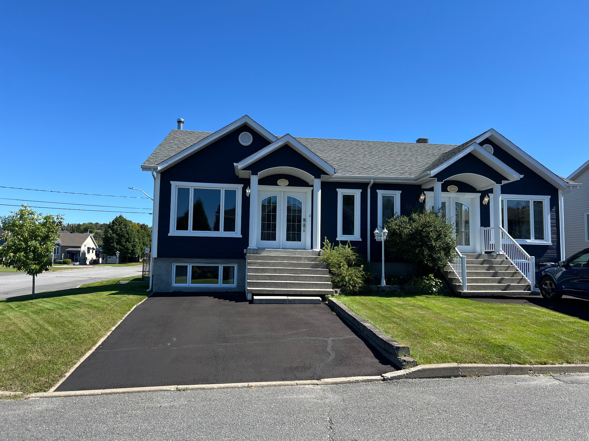1295 Av. des Coquelicots — photo 2