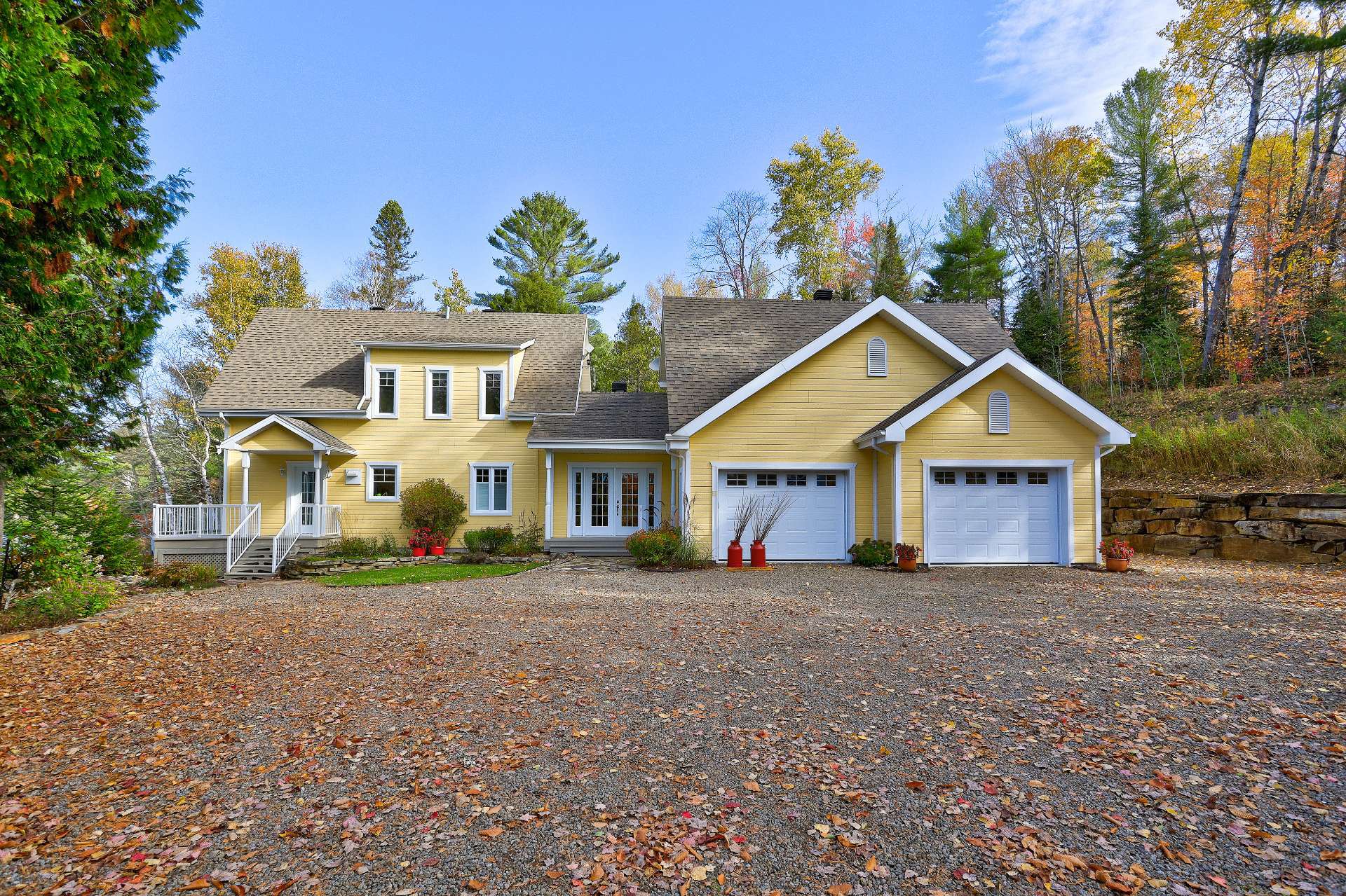 381 Ch. du Lac-Deligny E. — photo 1
