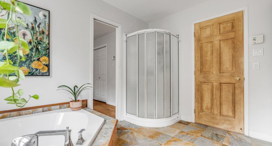 Salle de bains attenante à la CCP