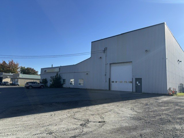 Commercial building/Office for sale, Plessisville