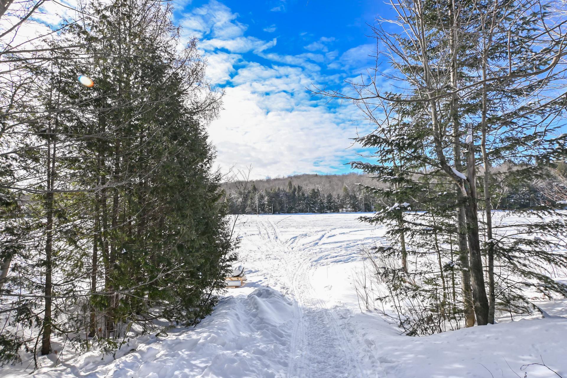 Accès au plan d'eau