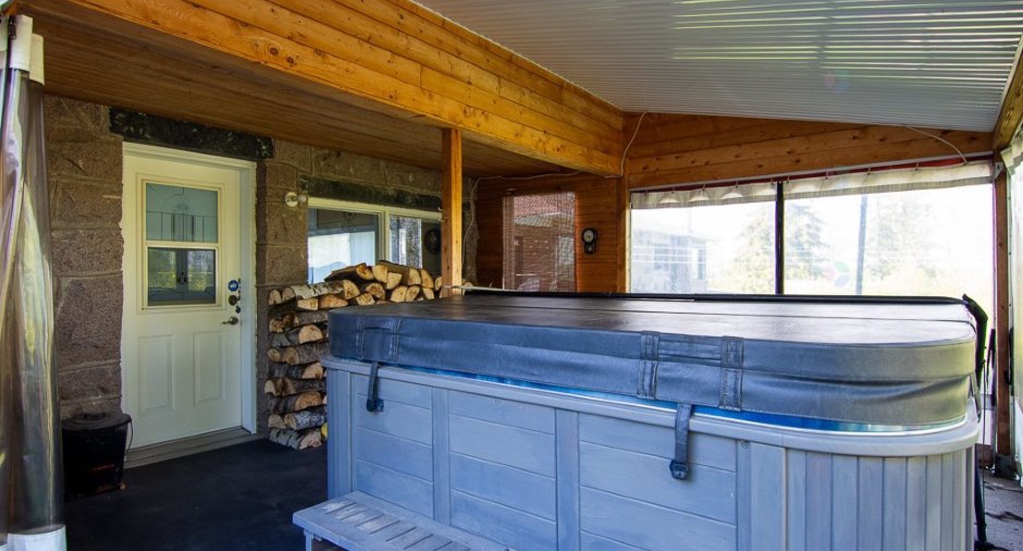 Hot tub