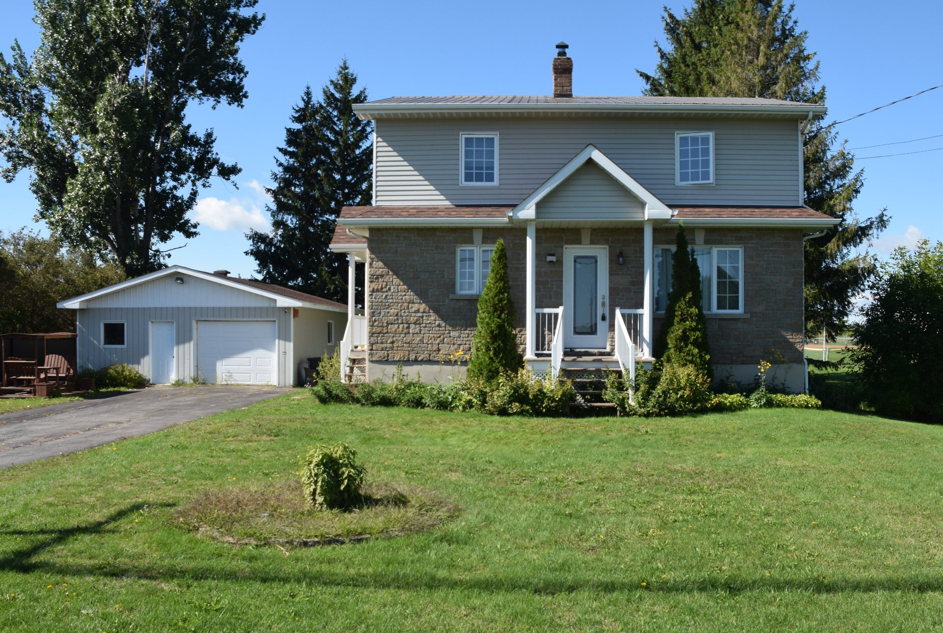 Two or more storey for sale, Les Cèdres