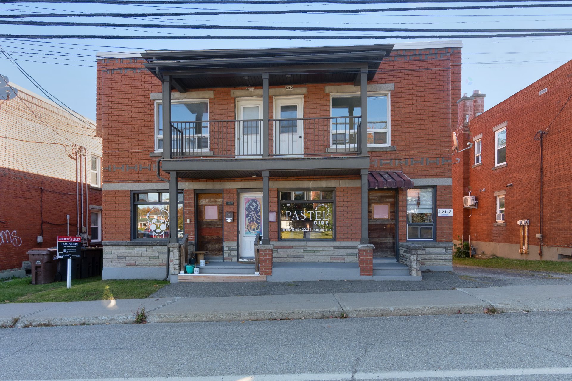 1258-1262 Rue Belvédère S. — photo 3
