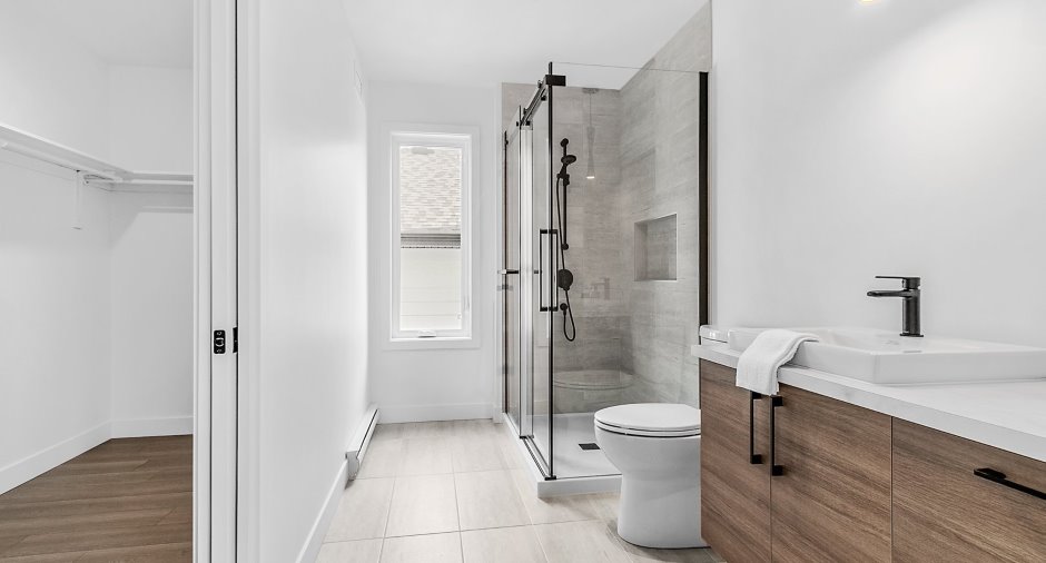 Ensuite bathroom