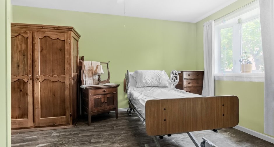 Primary bedroom