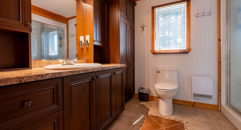 Ensuite bathroom
