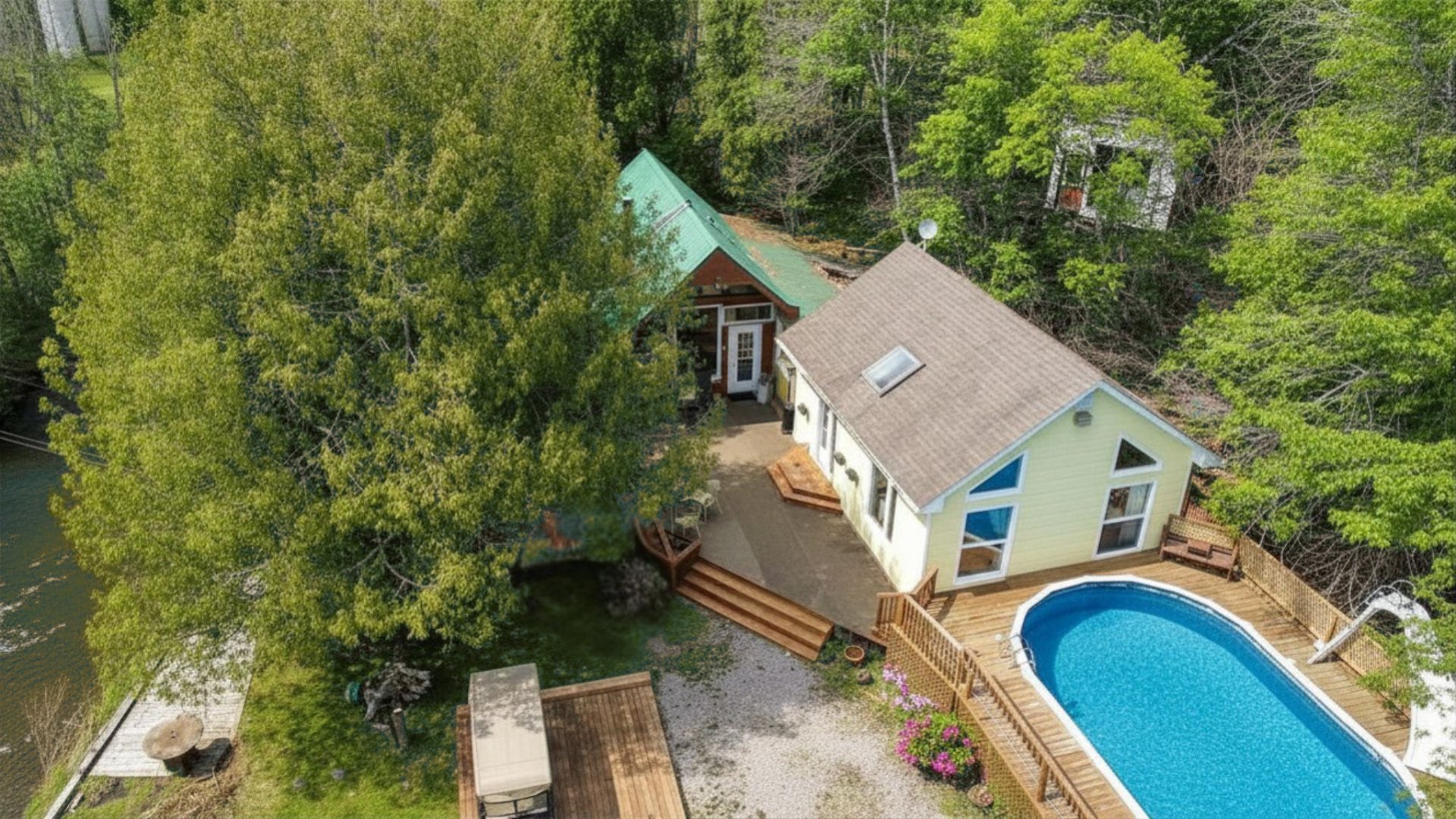 520 Ch. de la Plage-du-Ruisseau — photo 2