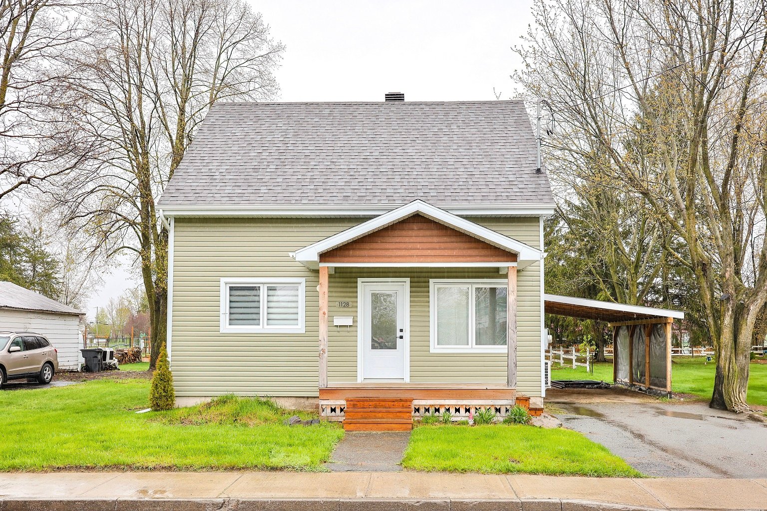 Two or more storey for sale, Saint-Albert