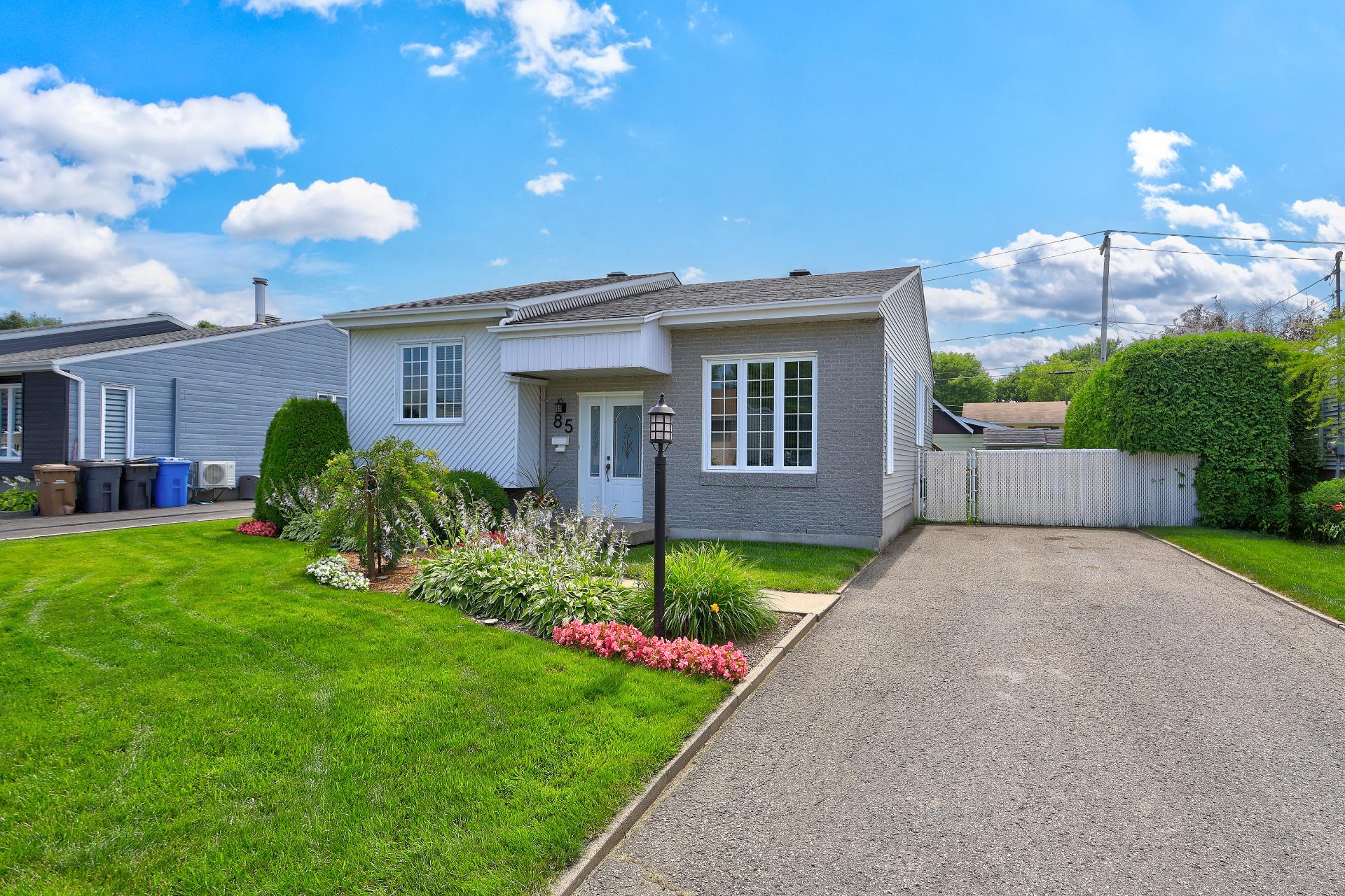 Maison à paliers multiples à vendre, L'Épiphanie