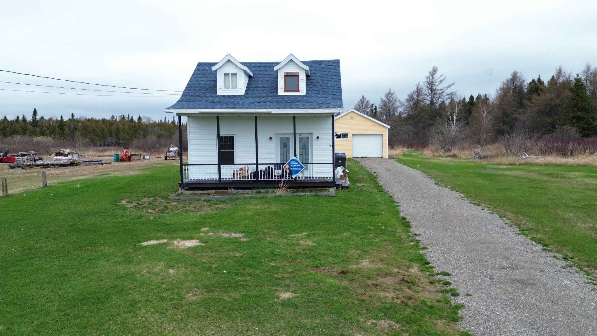 27 4e Avenue E. — photo 1