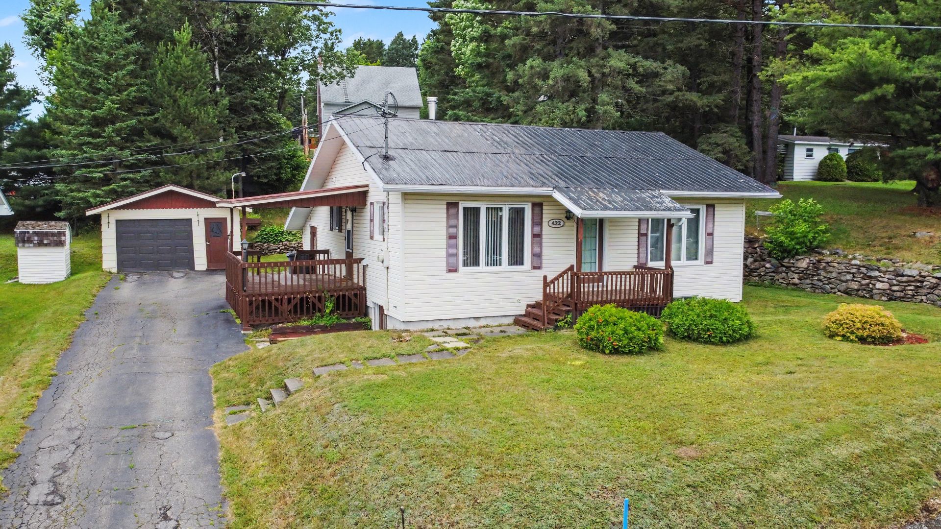 422 4e Rue E. — photo 1