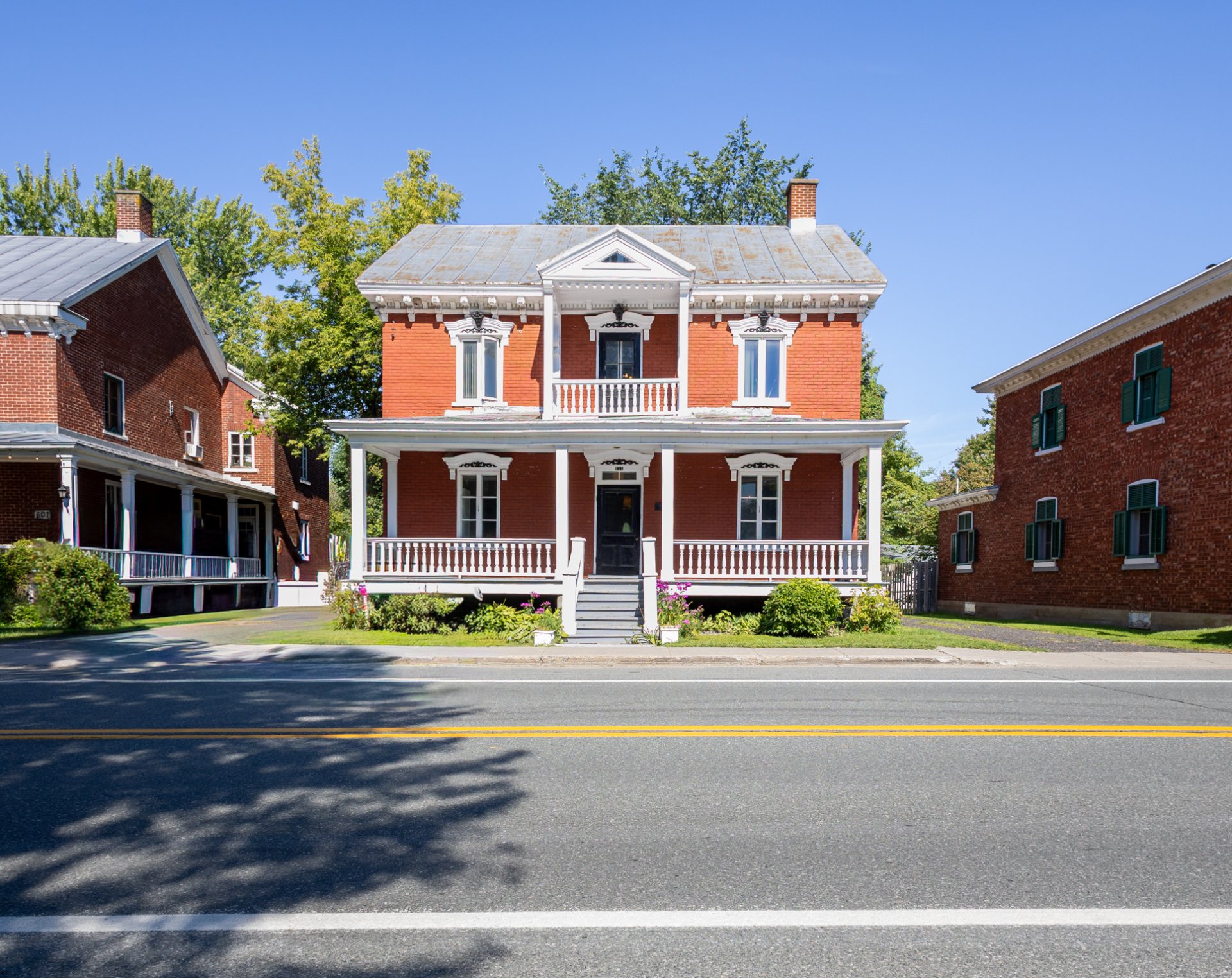 611 Rue Ste-Anne — photo 1