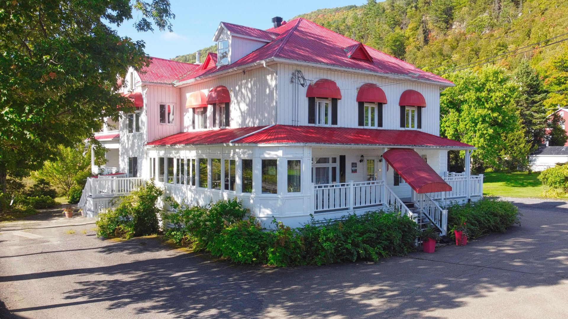 Bâtisse commerciale/Bureau à vendre, Petite-Rivière-Saint-François